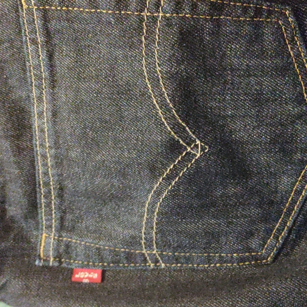 Men's Levis - Picture 2 of 5